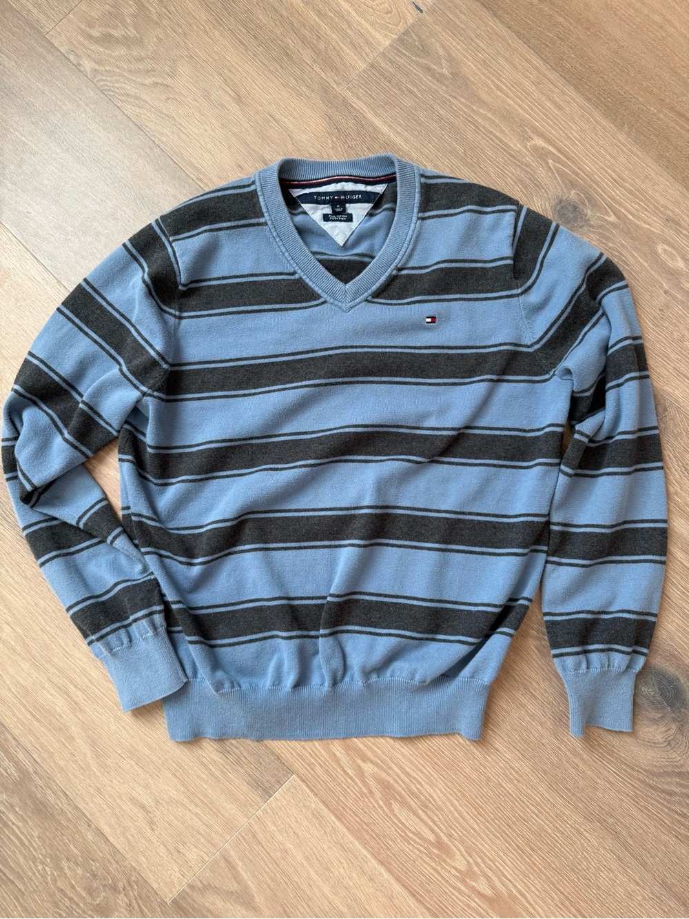 Vintage Y2K Tommy Hilfiger Men's Blue Striped V-Neck Sweater pima Cotton